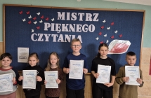 Uczniowie wyróżnieni w szkolnym konkursie ,,Mistrz Pięknego Czytania''