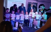 Przedszkolaki na konkursie Spiewam i Maluje