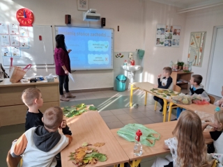 klasa 1 w trakcie jesiennych zagadan na warsztatach terapeutycznych