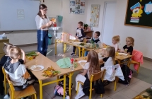 uczniowie klasy 1 w trakcie warsztatow Rok Dzieciecej Kreatywnosci