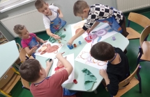 Dzieci z oddziału przedszkolnego podczas Światowego Dnia Pluszowego Misia