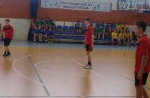 Uczniowie Szkoły Podstawowej w Dziadowicach podczas Mistrzostw Powiatu w Futsalu