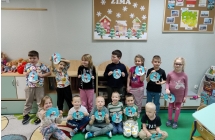Dzieci z oddzialu przedszkolnego podczas warsztatow terapeutycznych