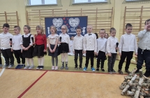 Dzieci z oddziału przedszkolnego podczas Dnia Babci i Dziadka