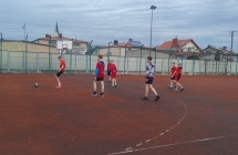 Uczniowie SP w Dziadowicach podczas Mistrzostw Powiatu Tureckiego w Pilke Nozna