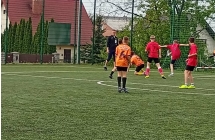 Uczniowie SP w Dziadowicach na eliminacjach do ogolnopolskiego Turnieju Z Podworka na Stadion o Puchar Tymbarku (4)