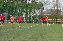 Uczniowie SP w Dziadowicach na eliminacjach do ogolnopolskiego Turnieju Z Podworka na Stadion o Puchar Tymbarku (6)